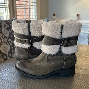 Ugg Womens Blayre Dove Winter Boots Cold Weather waterproof  size 8